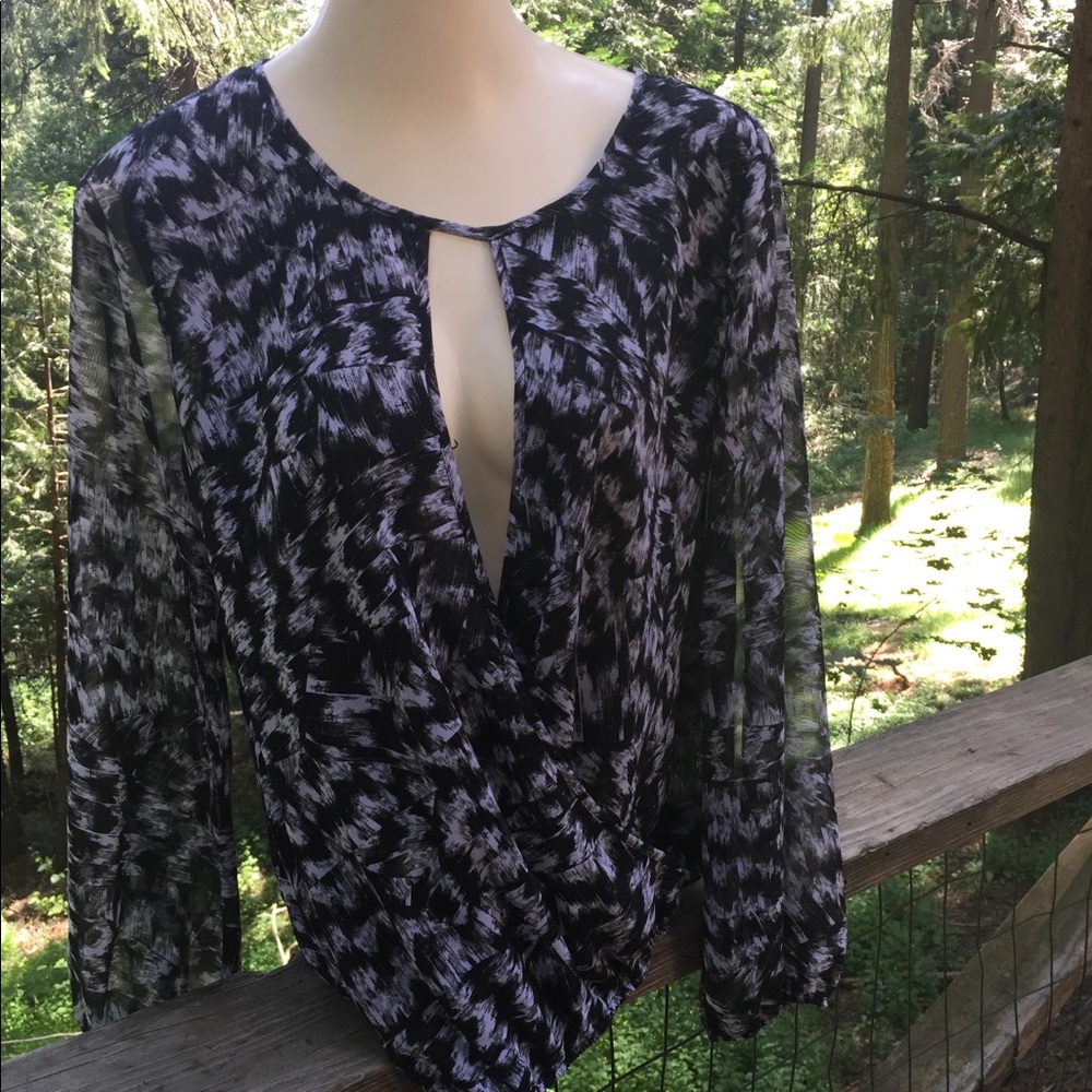 Vince Camuto long sleeve keyhole cross over drapey blouse plunge neckline,HP25